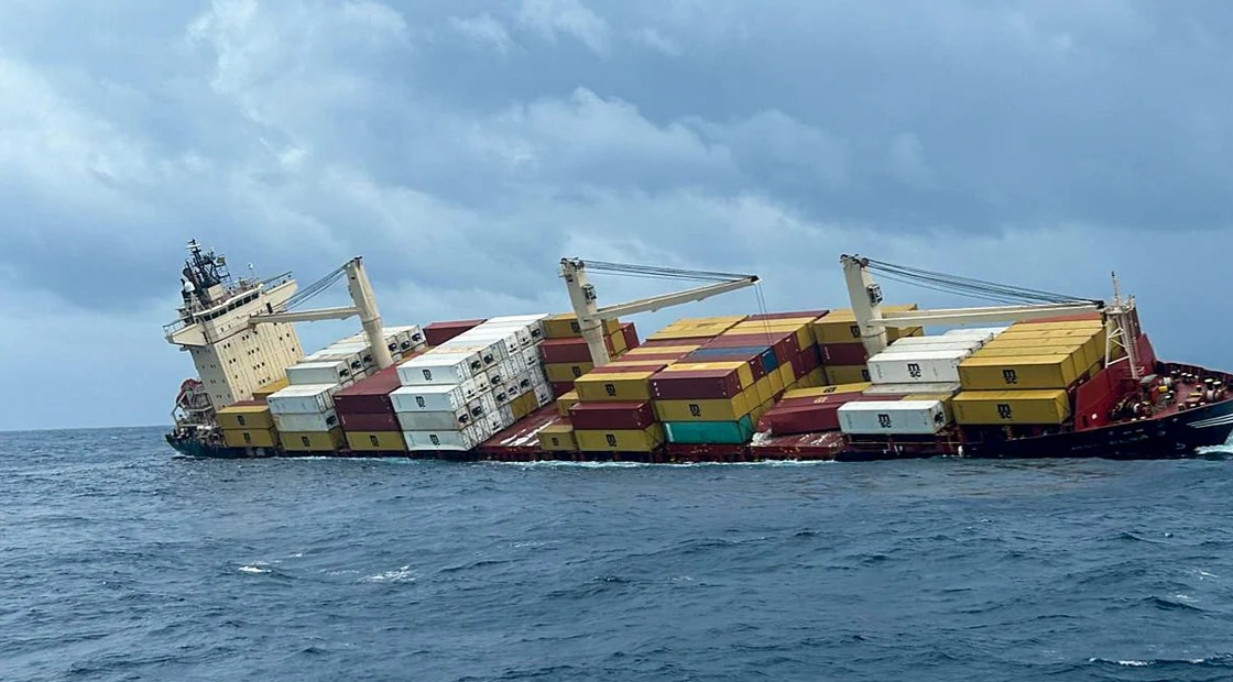 samakalikamalayalam 2025 06 05 4x5bb9mq kochi ship accident