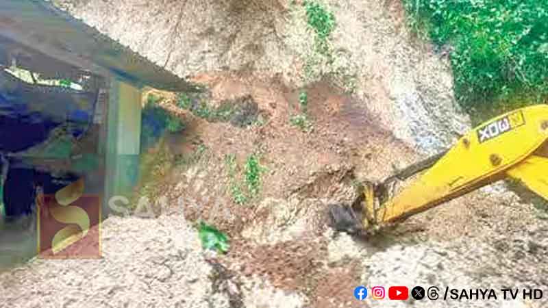 മൺത്തിട്ട ഇടിഞ്ഞ് അഞ്ചുദിവസം പ്രായമായ കന്നുകുട്ടി മണ്ണിനടിയിലായി 31 manthitta idinju