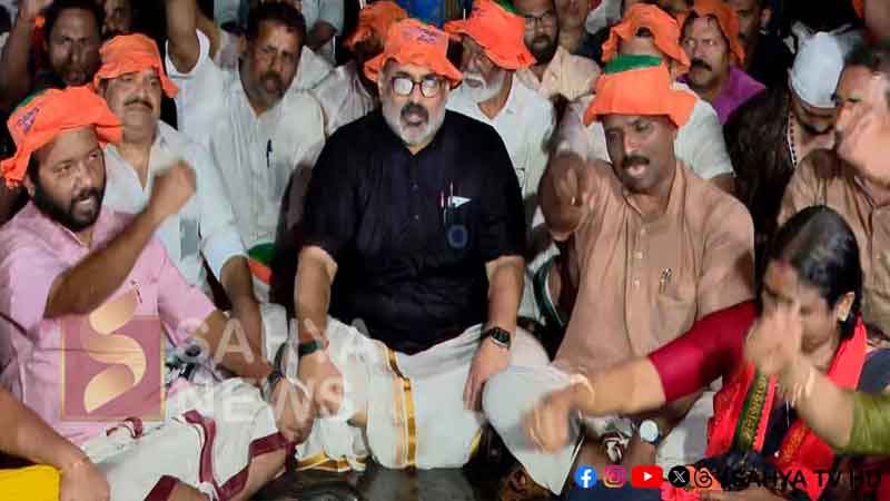 സെക്രട്ടേറിയറ്റിന്റെ മൂന്ന് പ്രവേശന കവാടങ്ങളും ഇന്ന് ബിജെപി പ്രവർത്തകർ ഉപരോധിക്കും. 31 rajeev chandra