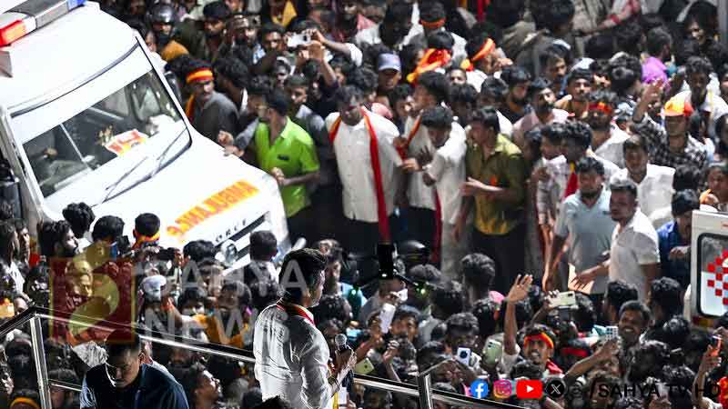 വിജയ് കരൂർ ദുരന്തത്തിലെ ഇരകളുടെ ബന്ധുക്കളെ നാളെ നേരിൽ കാണും 3 tvk
