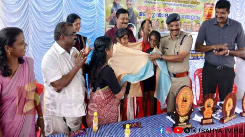 കായലിന്റെ ഓളപ്പരപ്പിനെ കീഴടക്കി ഇരട്ടകുട്ടികൾ 35 vaikom neenthal