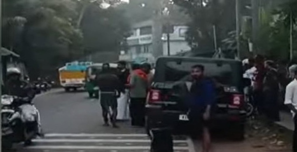 r9az9g jeep accident