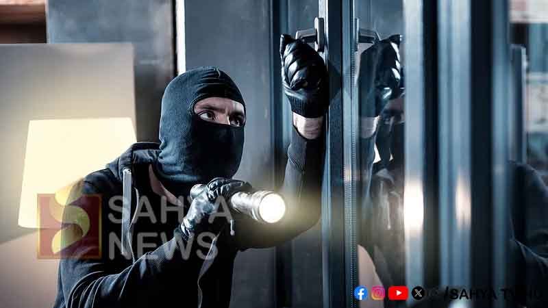 കൊച്ചിയില്‍ സ്ത്രീകളെ വിവസ്ത്രരാക്കി വന്‍ കവര്‍ച്ച : സ്വര്‍ണവും പണവും കവര്‍ന്നു